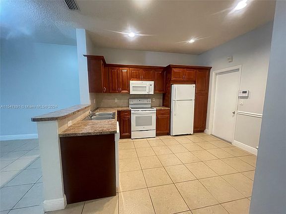 3rd image of 2036 Pompeii Ct #2036