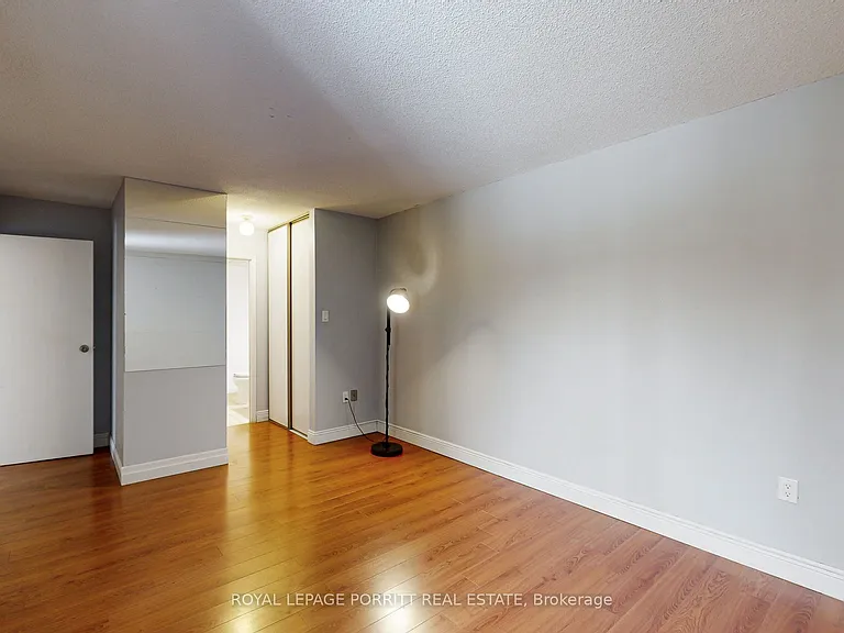 3835 Lake Shore Blvd W #104 — Photo 39