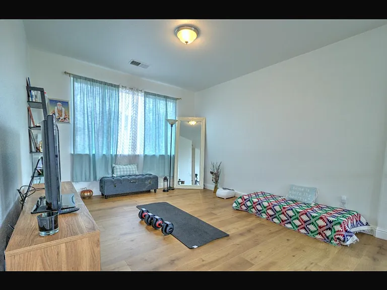 523 Danbury Pl — Photo 17