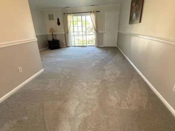 242 Nuthatch Ct, Three Bridges, NJ 08887