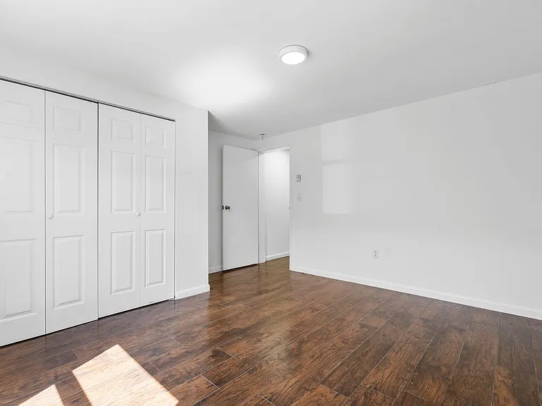 466 Pacific Ave — Photo 13