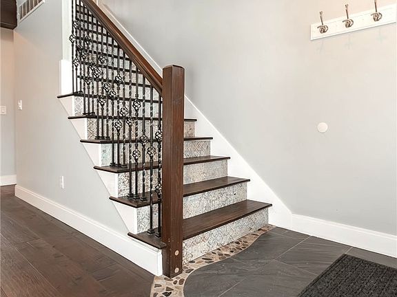 5th image of 18919 Ravenna Rd