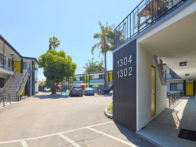 1300 W Olive Ave #C-B — Photo 33