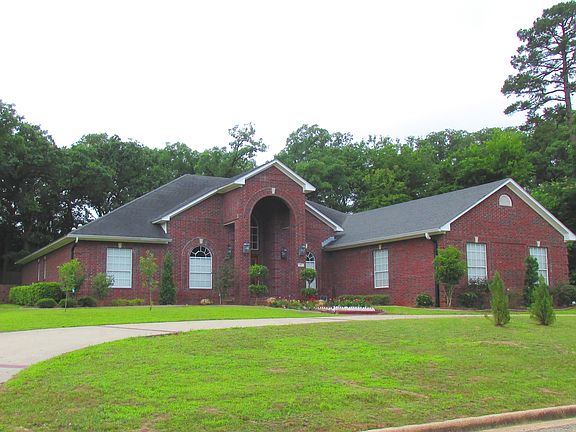 2nd image of 2 Waterford Cir