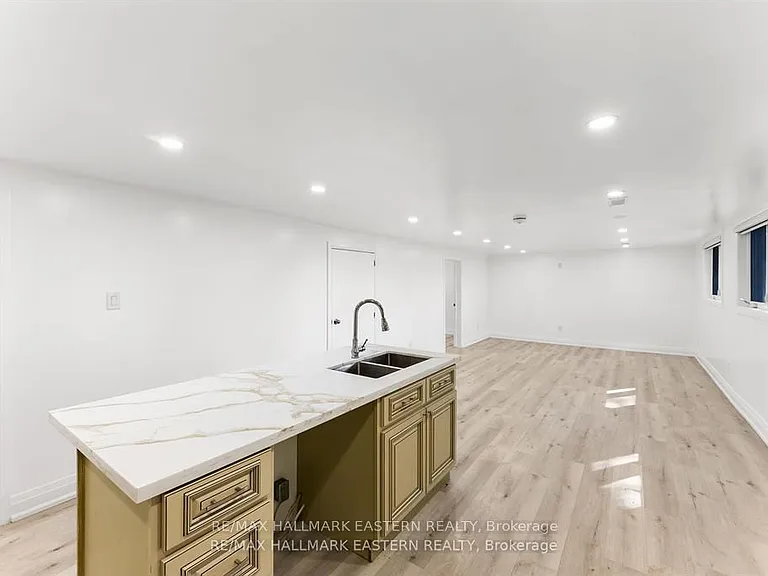 1037 E Communication Rd #LOWER — Photo 3