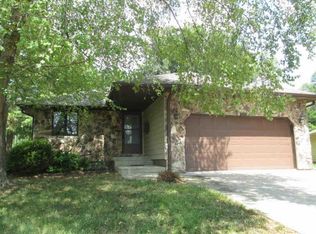 645 Silver Hill Dr, Bonner Springs, KS 66012