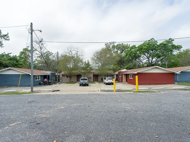 4607 W Jackson St — Photo 17