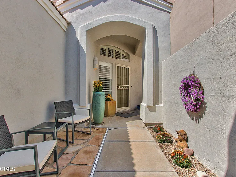 1138 E Amberwood Dr — Photo 5