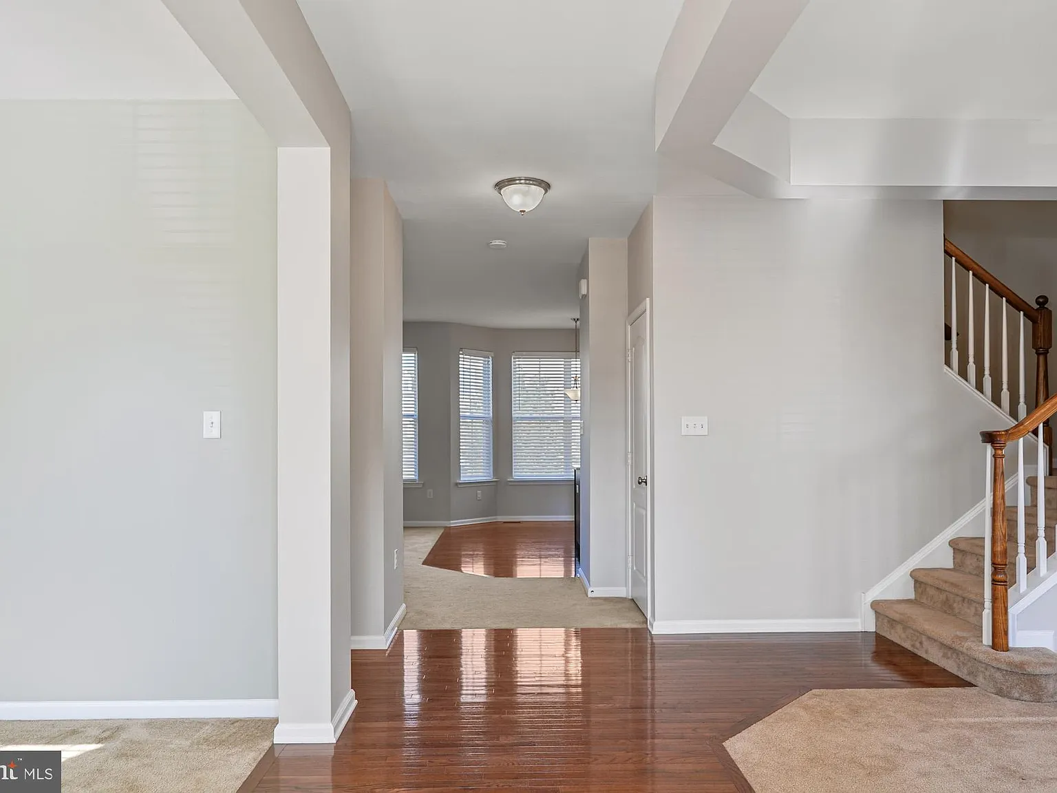 4 bed, 2.5 bath, 2800 sqft, $3,400 — Photo 2