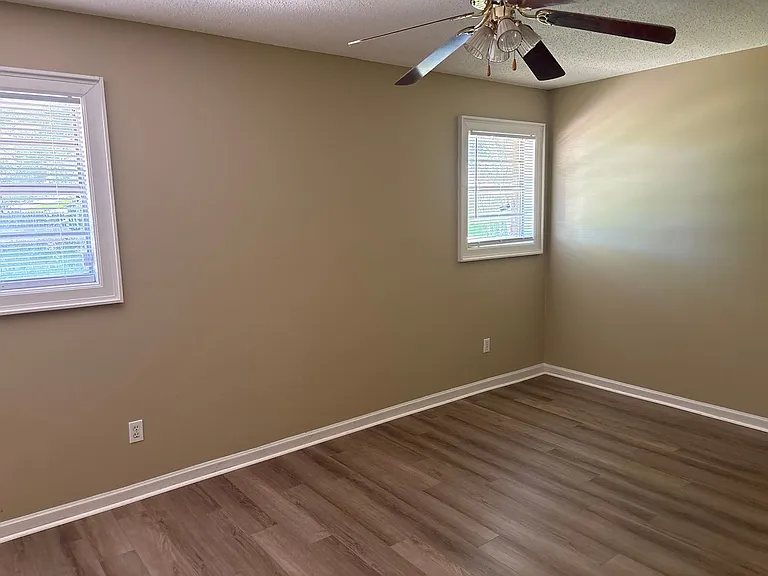 633 Groveland Dr — Photo 9