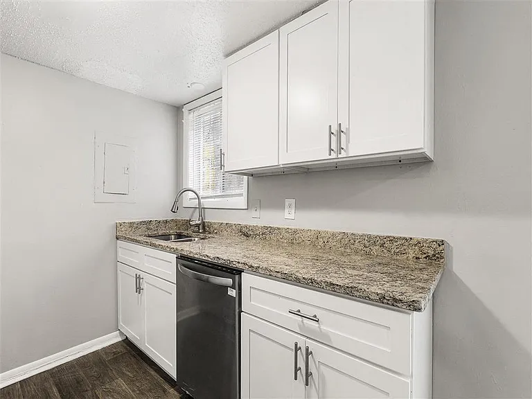 Pinewood Townhomes — Photo 3