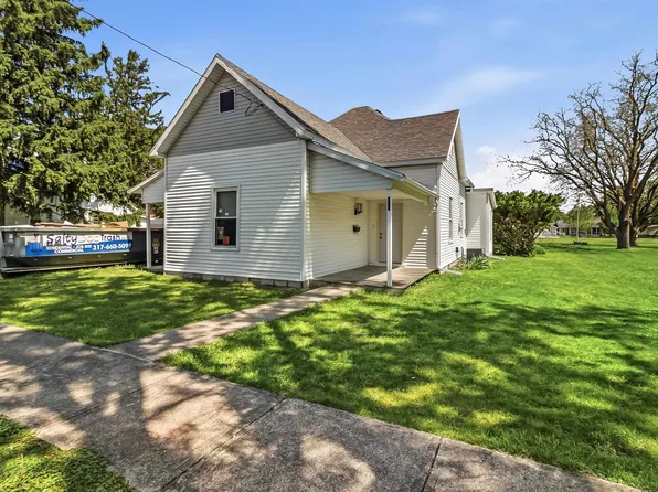109 E 8th St, Matthews, IN 46957