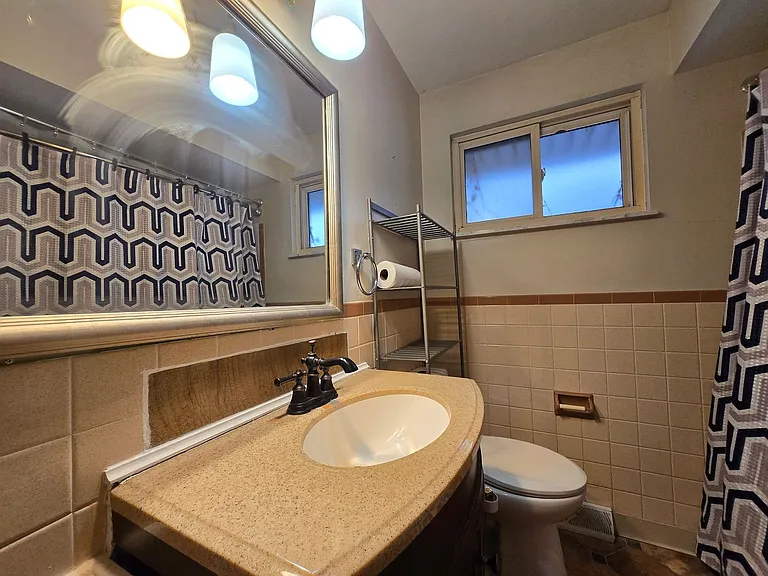 1070 Nagle Ct — Photo 16