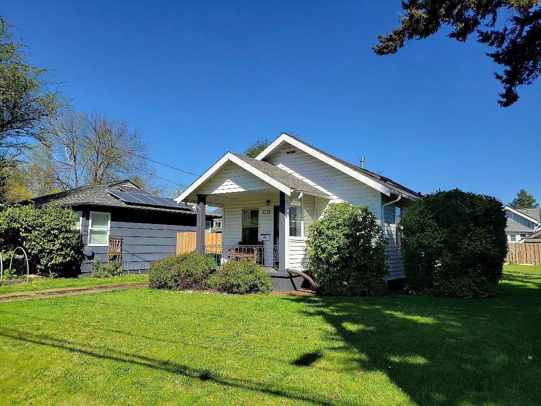 Building Photo - 3732 SE 72nd Ave