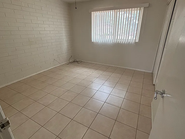 Second guest bedroom.