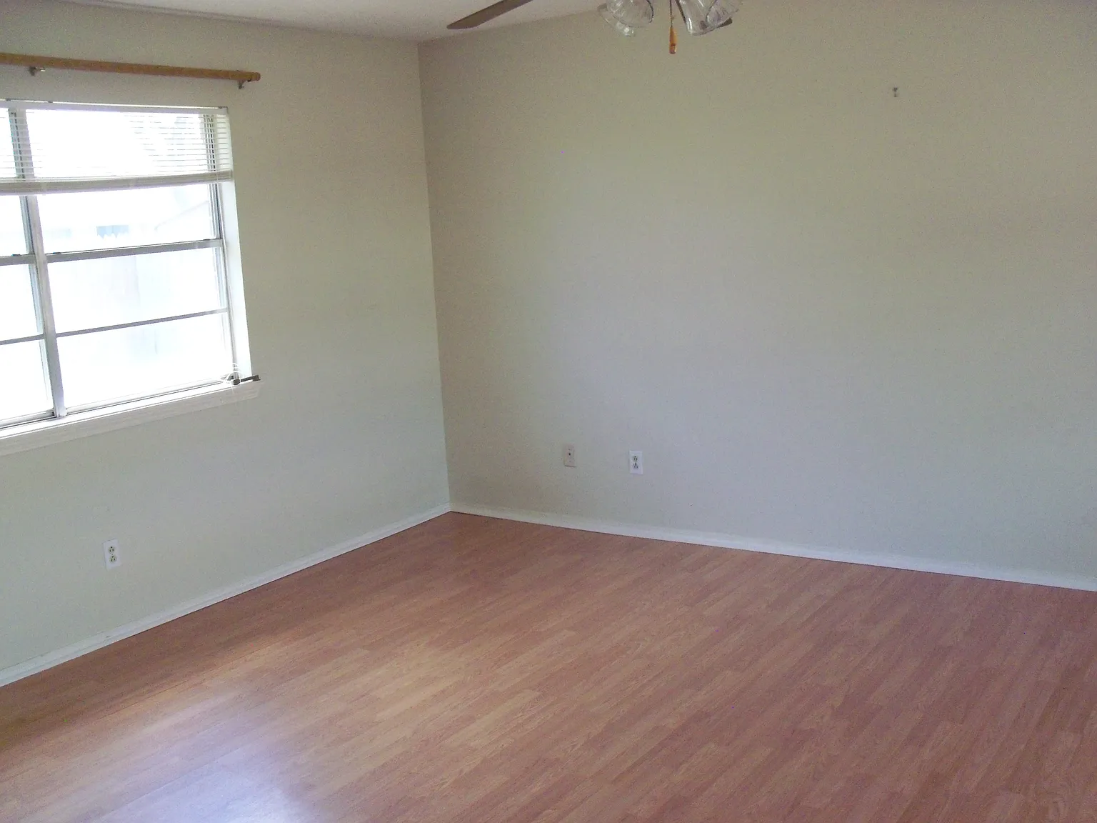2 bed, 1080 sqft, $865 — Photo 3