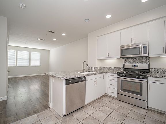 4th image of 16634 Bellflower Blvd #16634