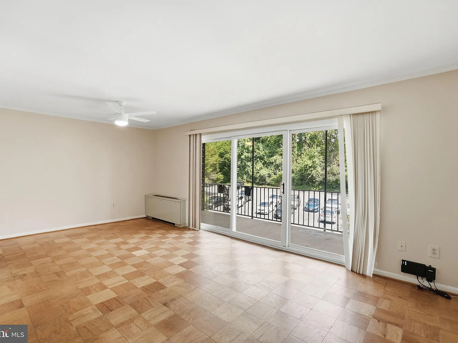 2 bed, 949 sqft, $2,400 — Photo 2