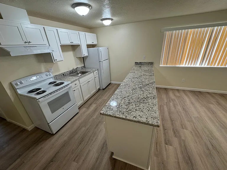 2215 Elm St SW — Photo 6