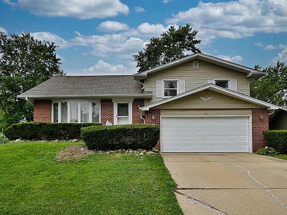 3rd image of 208 Sumac Ln
