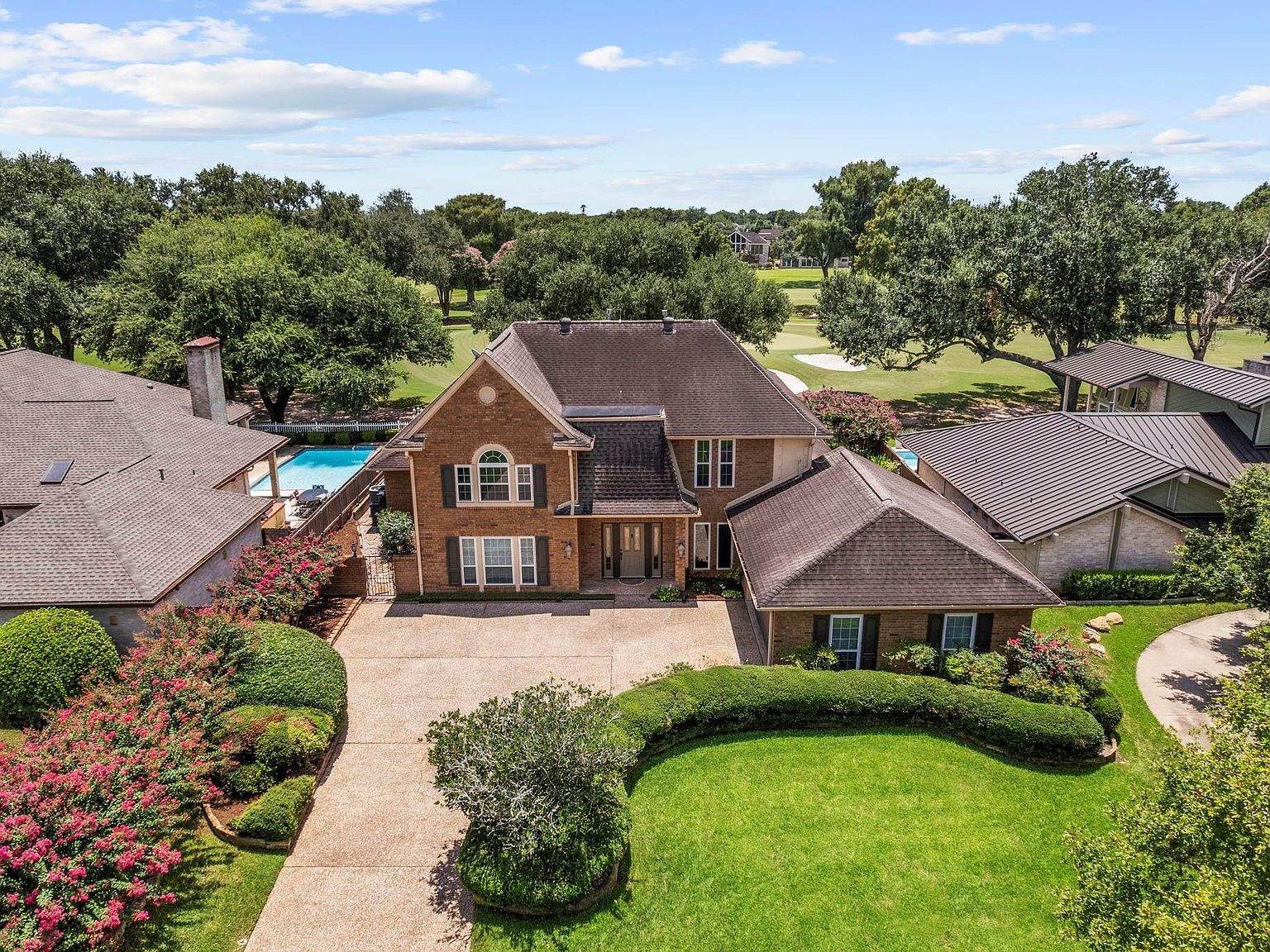 1746 Country Club Blvd