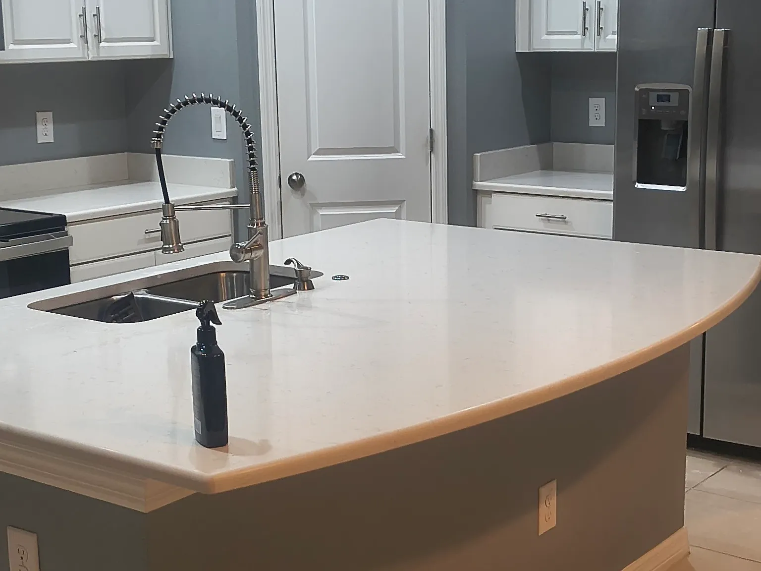 3 bed, 2.5 bath, 1373 sqft, $2,300 — Photo 3