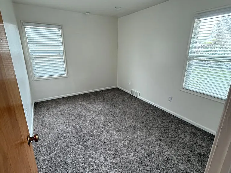 856 N 300 W — Photo 17