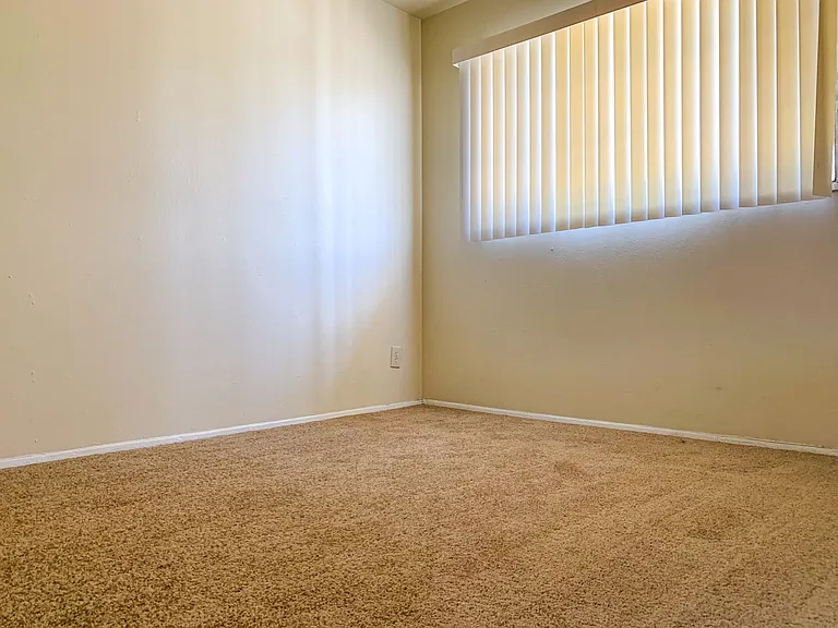 One Bedrooms near VA Hospital — Photo 16