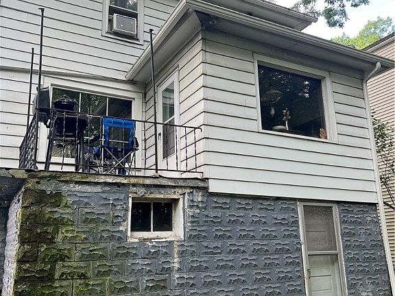 3rd image of 813 Chestnut St