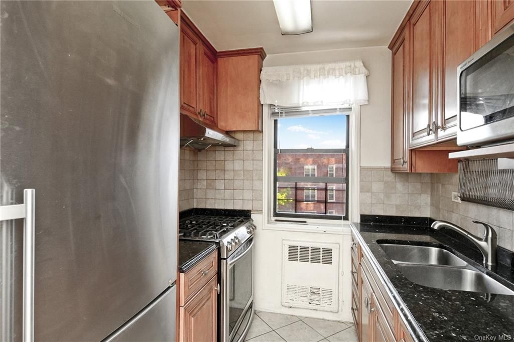 4 Bed 2 Bath Property, New York • 1,600 Sq Ft