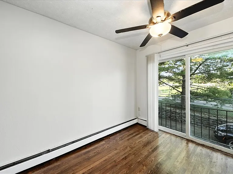 2145 Harrison Ave #16 — Photo 2