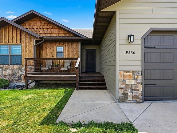 2nd image of 19236 Carriage Cir