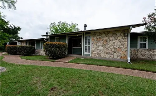 2800 Longmire Dr #3 Photo 1