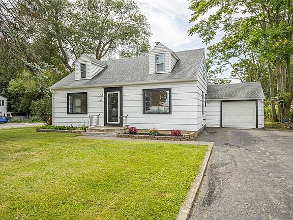 3rd image of 423 Howard Rd
