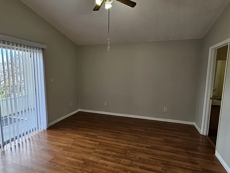 7642 Fordham Creek Ln — Photo 13