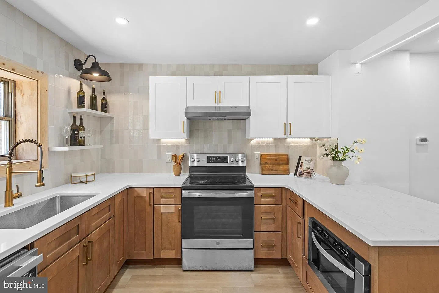 2 bed, 2.0 bath, 1000 sqft, $2,300 — Photo 1
