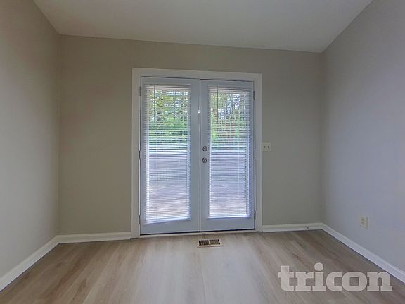 3rd image of 5450 Bridle Dr