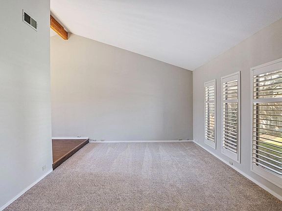 3rd image of 960 Sunnyoak Way