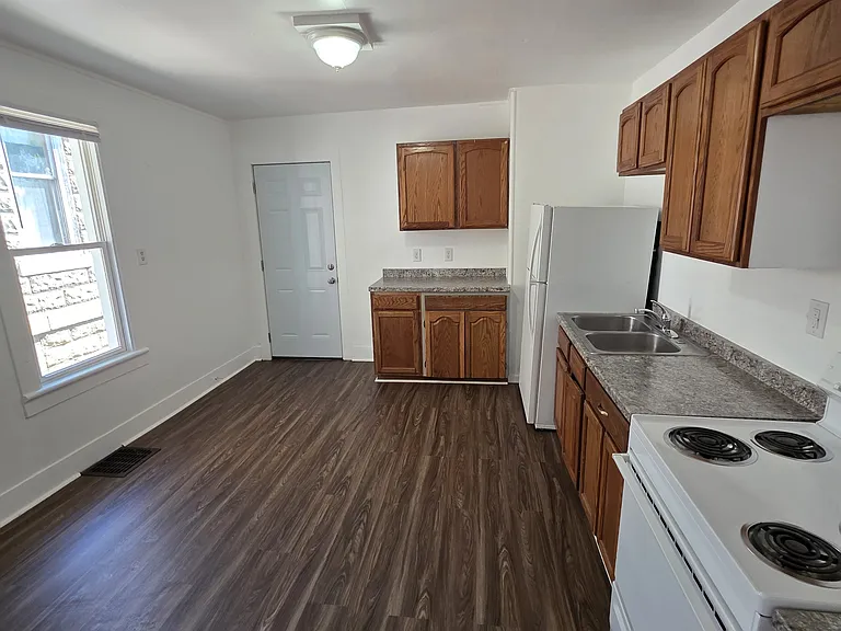 150 S 5th St — Photo 14