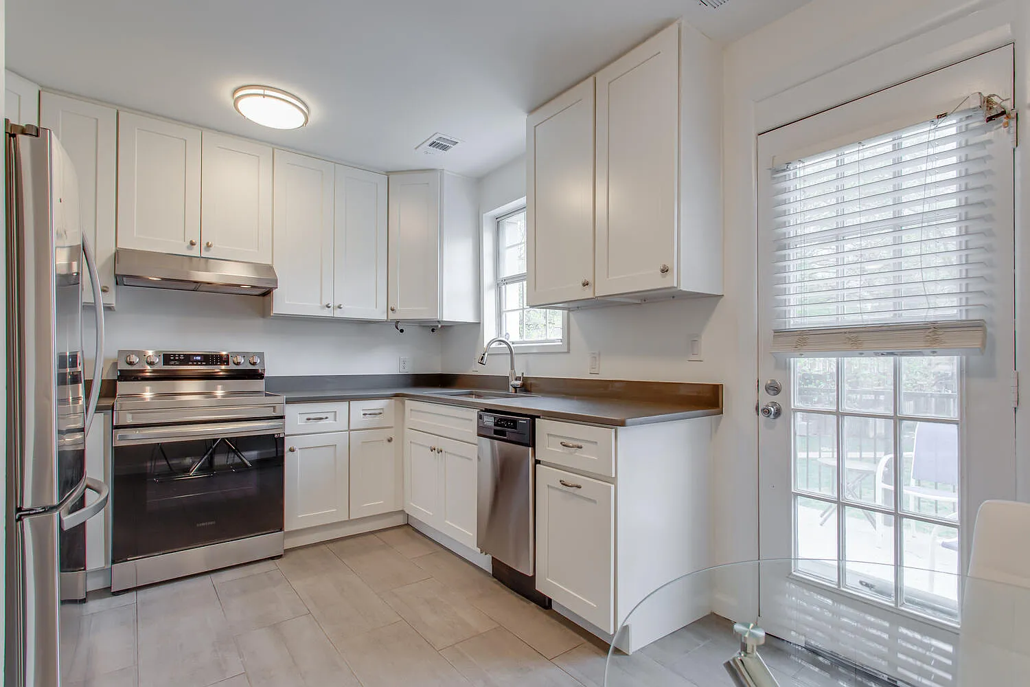 2 bed, 810 sqft, $2,500 — Photo 3