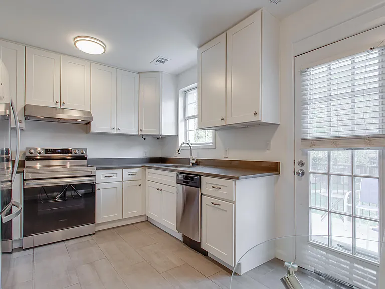 2707 S Walter Reed Dr #B — Photo 3