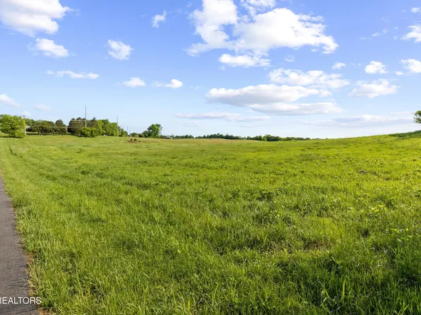 2706 Kelly Ln, Kodak, TN 37764