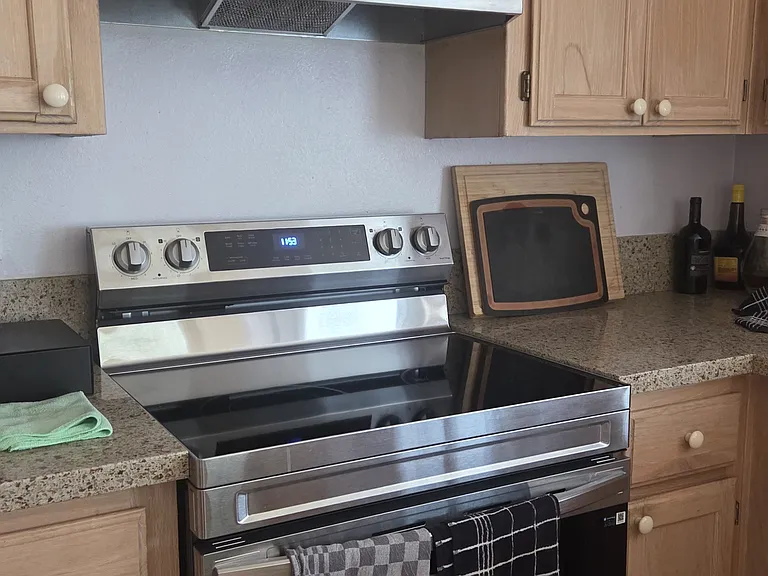upgraded range and hood