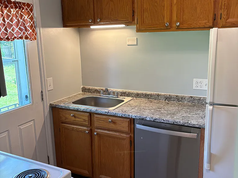 1050 Covedale Ave — Photo 5