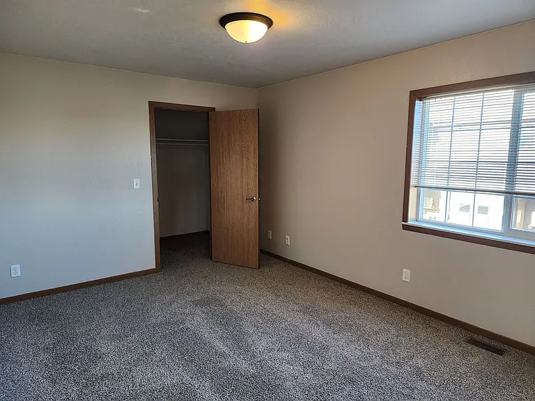 625 E Brian St — Photo 12
