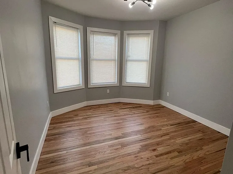 187 Woodlawn Ave #1B — Photo 2