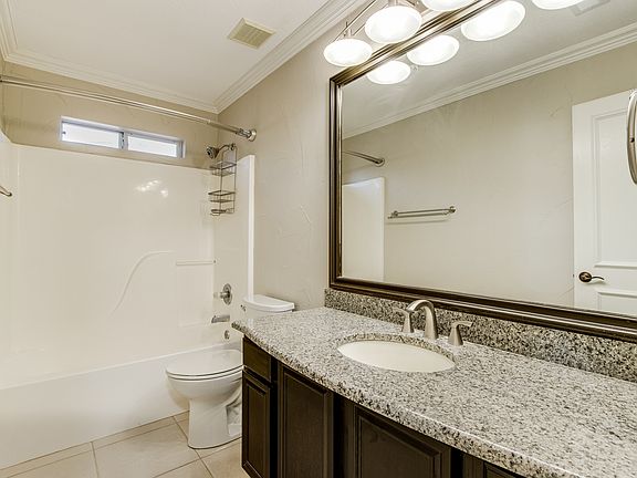 4th image of 1128 Lake Haven Dr