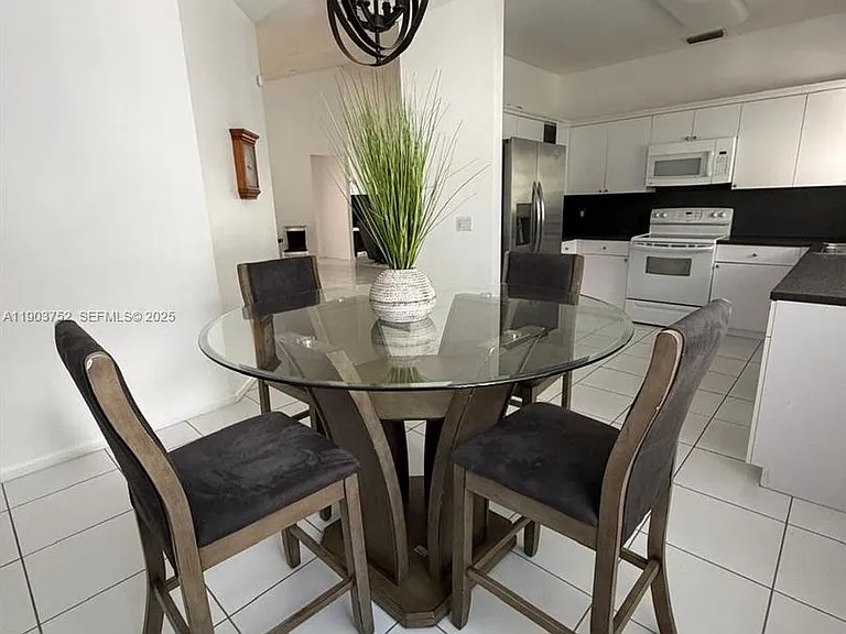 11690 Briarwood Cir #4 — Photo 2