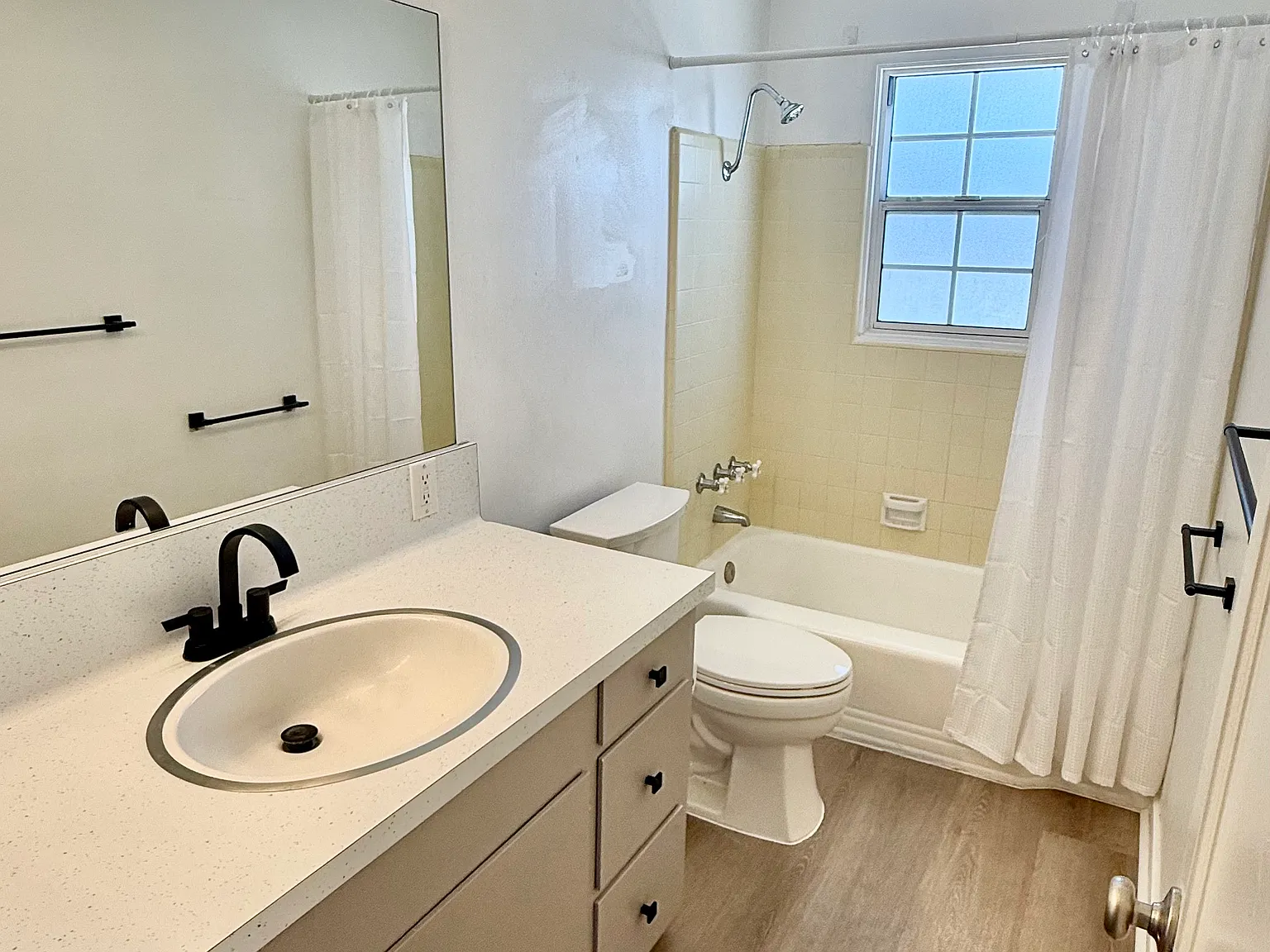3 bed, 1425 sqft, $5,200 — Photo 2