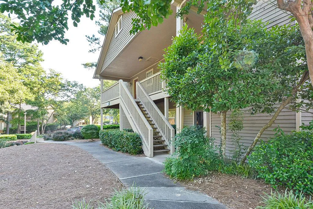 2 bed, 1.0 bath, 1089 sqft, $1,600 — Photo 3